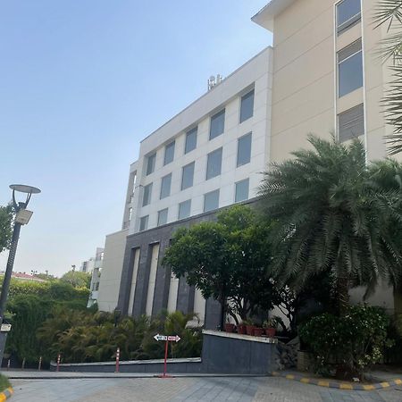 V Retreat Gurgaon Hotel Kültér fotó