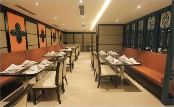 V Retreat Gurgaon Hotel Kültér fotó