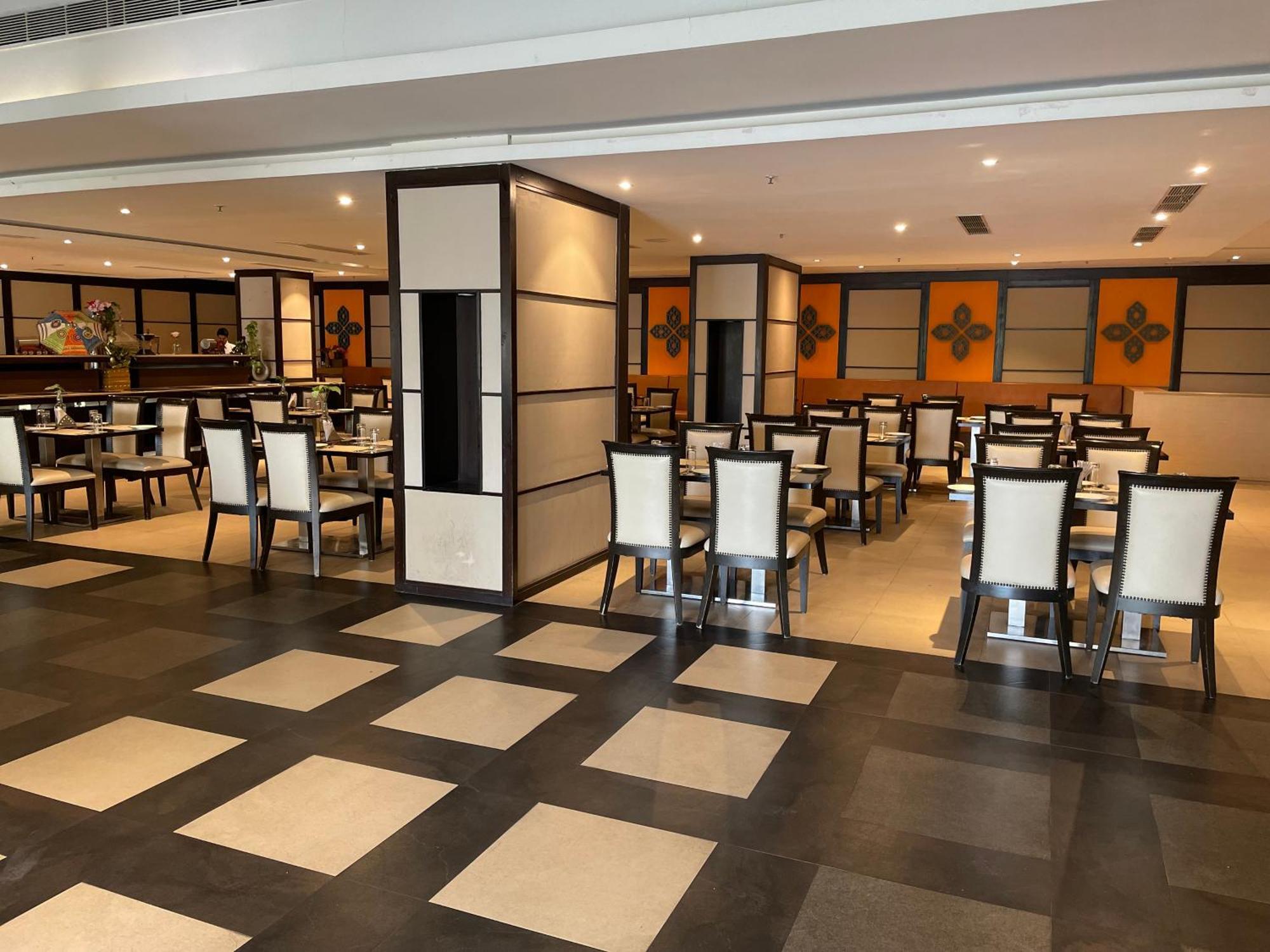 V Retreat Gurgaon Hotel Kültér fotó