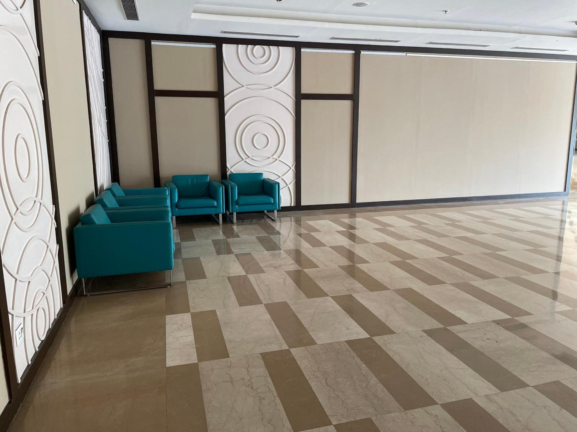 V Retreat Gurgaon Hotel Kültér fotó