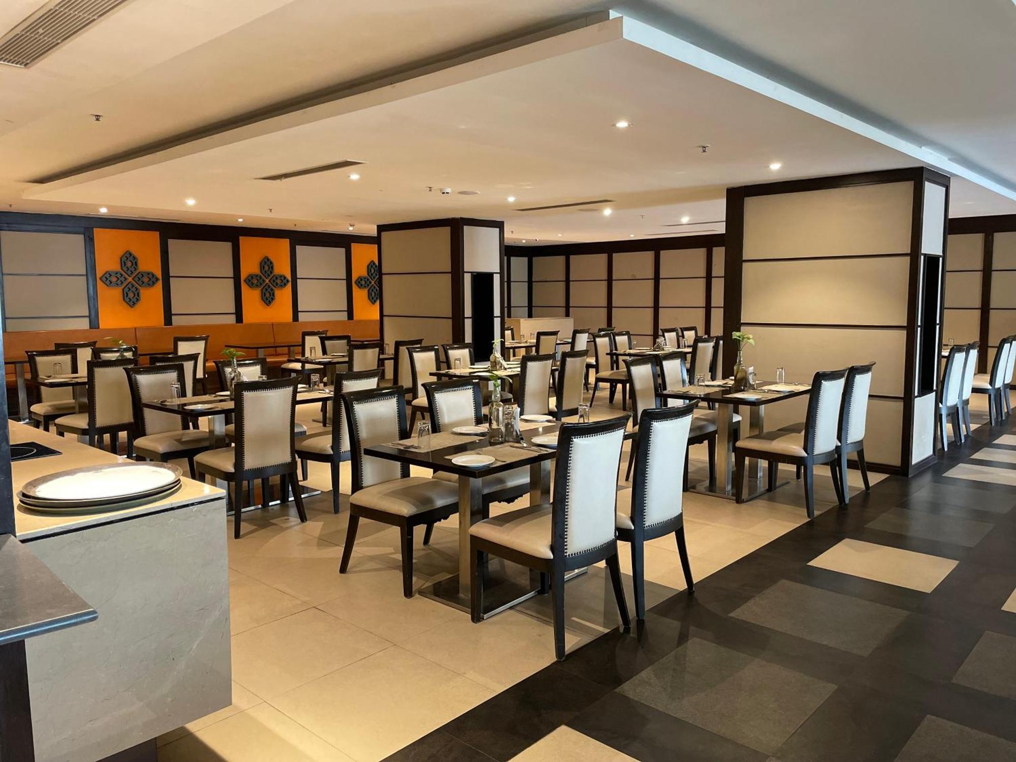 V Retreat Gurgaon Hotel Kültér fotó