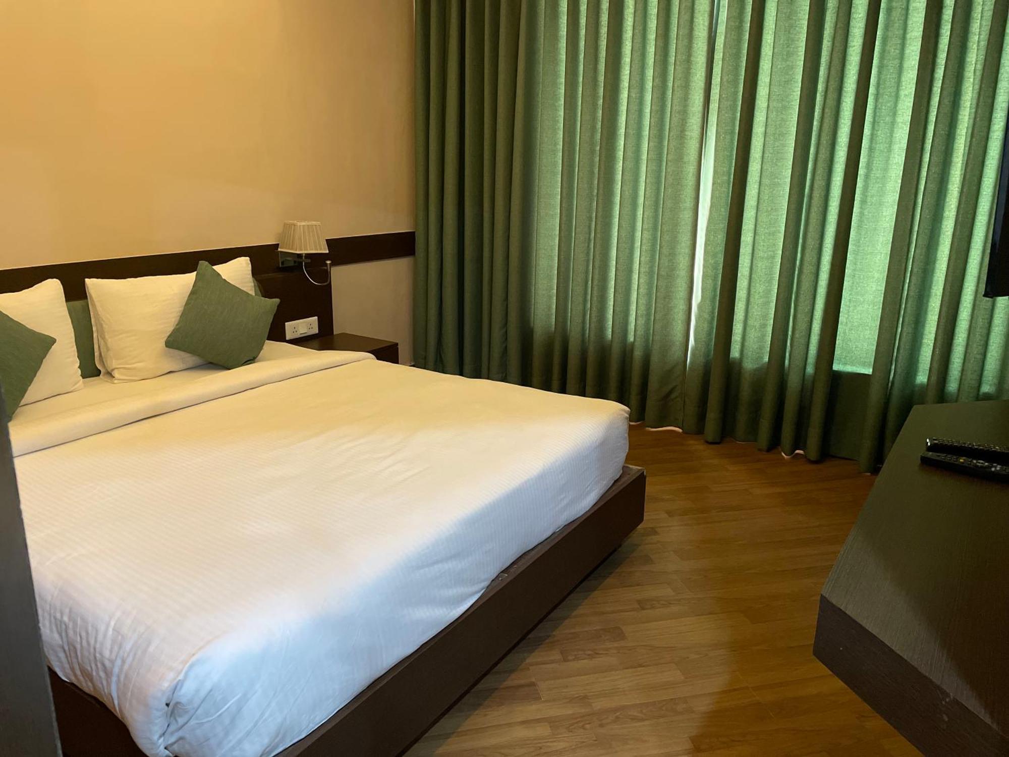 V Retreat Gurgaon Hotel Kültér fotó