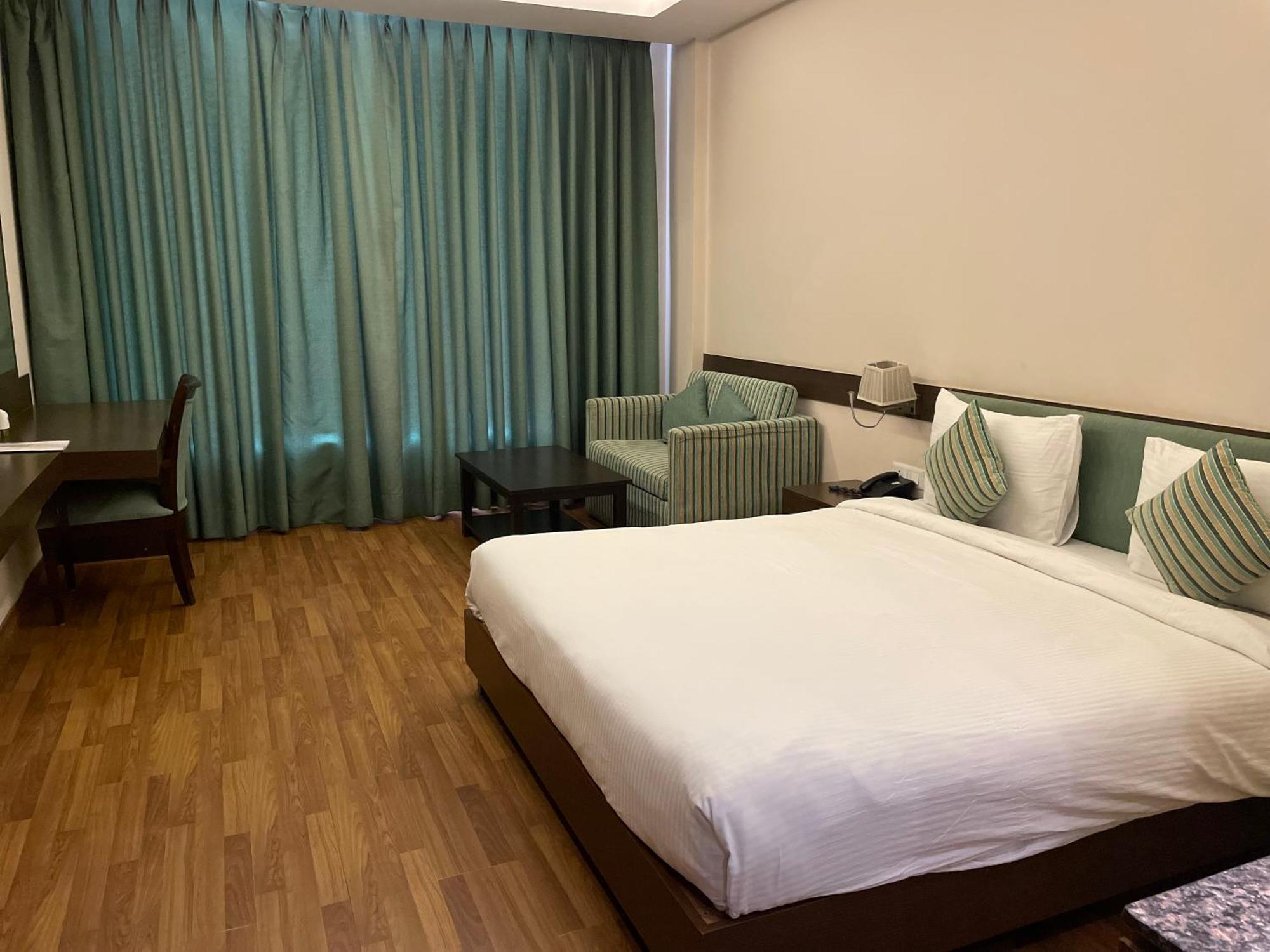 V Retreat Gurgaon Hotel Kültér fotó